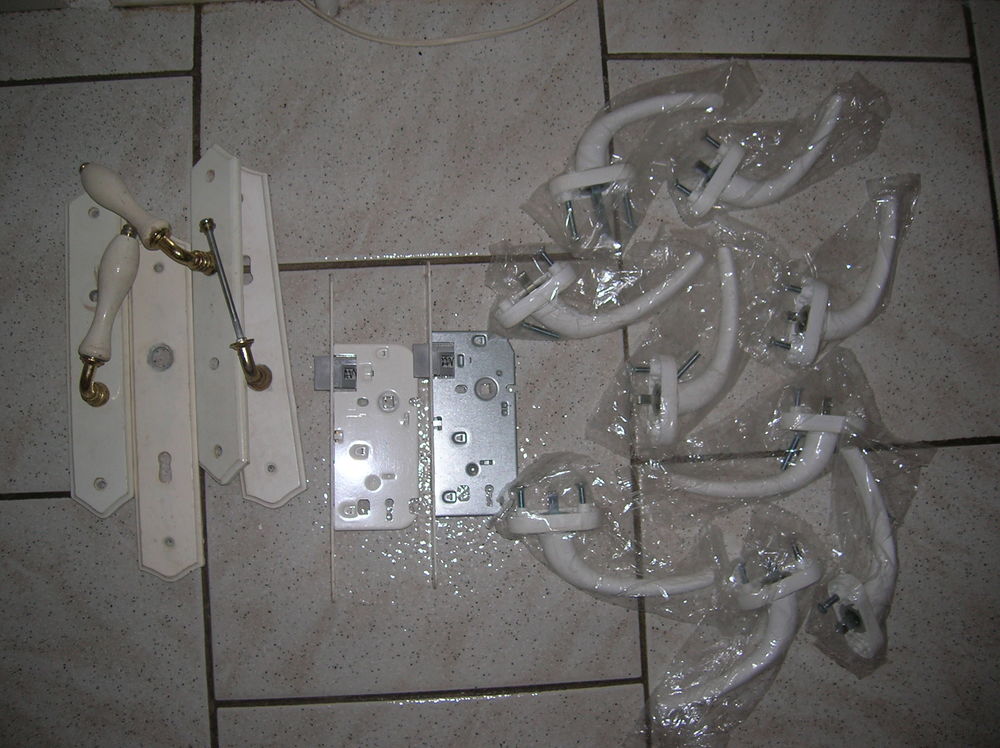9 poign&eacute;es portes+ 2 serrures+ 3 poign&eacute;es Bricolage
