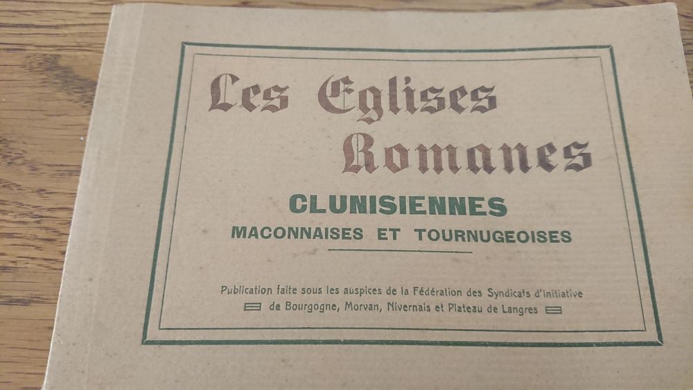  16 cartes des &eacute;glises romanes clunisiennes et tournugeoises 