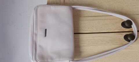 joli sac  ,trs bon tat,
5 Le Pouzin (07)