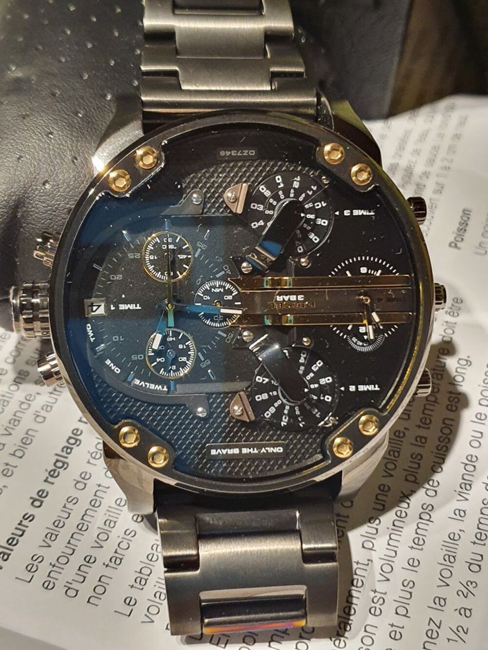 Montre de marque " DIESEL" . Bijoux et montres