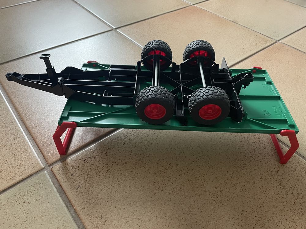 Remorque plateau balles rondes (Bruder made in germany) Jeux / jouets