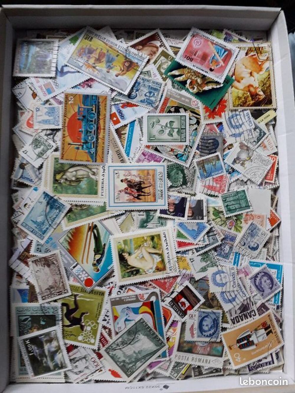 gros lot de 800 timbres monde - 