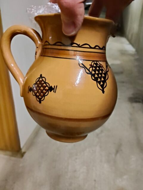 Pichet en terre cuite �vry (91)