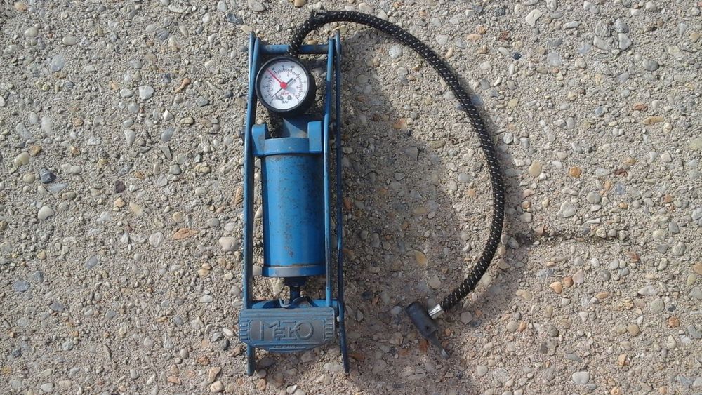 Pompe gonflage auto moto v&eacute;lo Bricolage