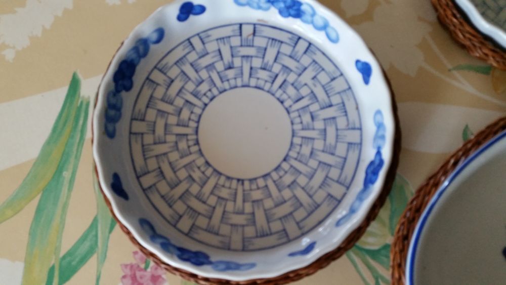 Ensemble de tourti&egrave;res et leurs panier en osier Cuisine