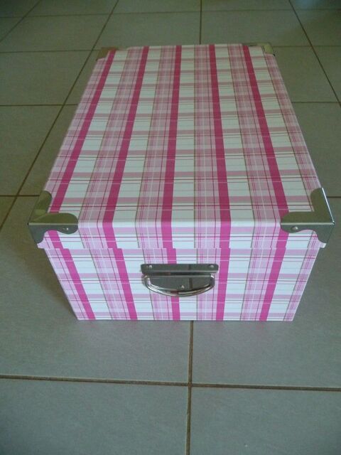 Boite de rangement rayures roses - Neuve 25 Celles-sur-Belle (79)