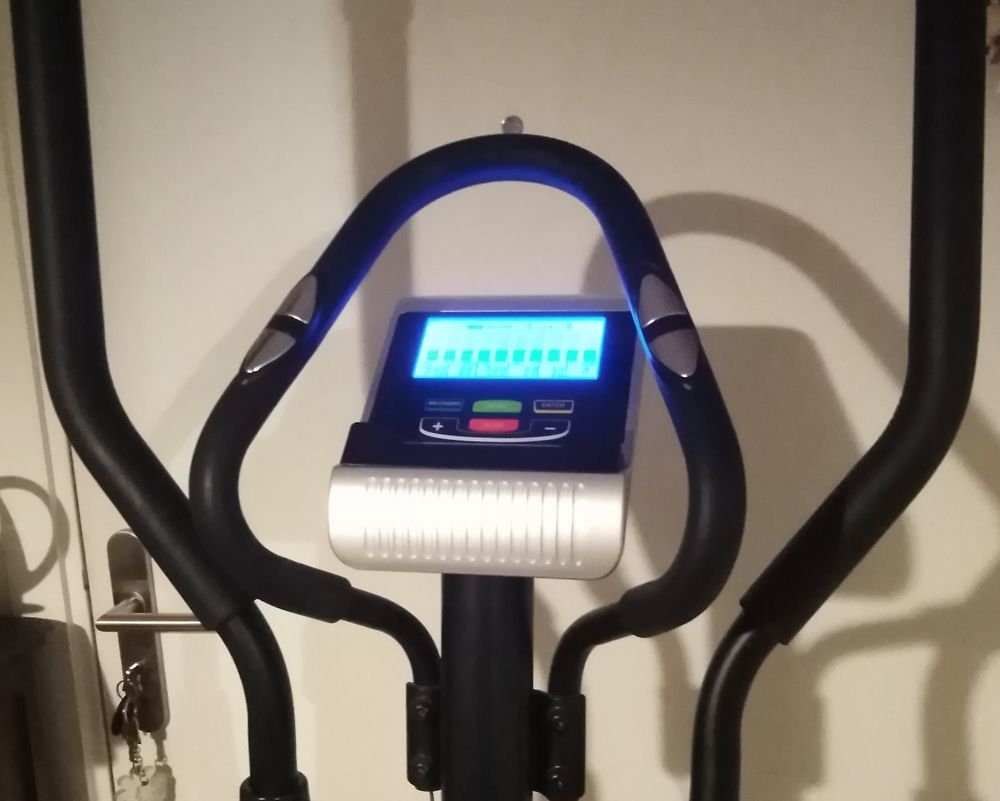 Elliptique &eacute;tat neuf 180 euros achet&eacute; 600 euros il y a moins Sports