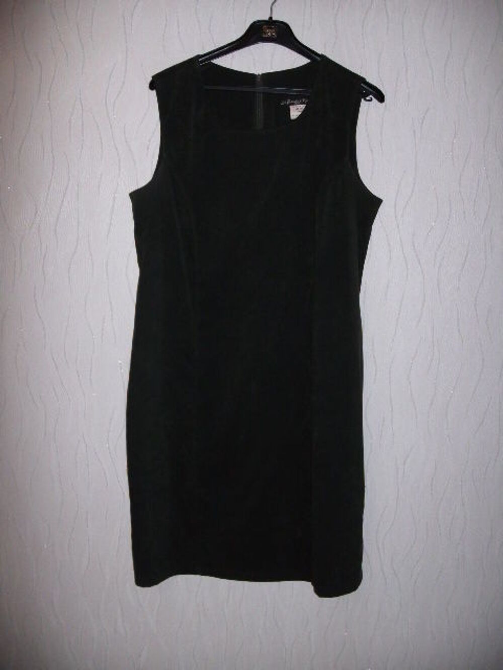 ROBE DROITE DE MARQUE NEUVE TAILLE 42/44 Vêtements