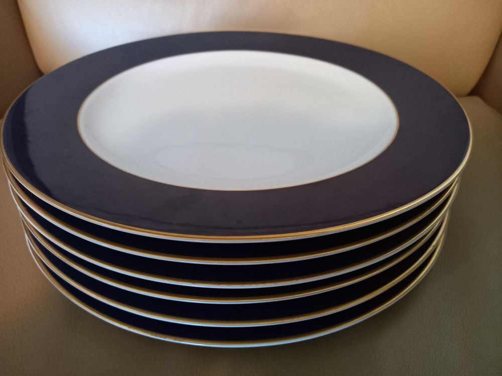 Assiettes de pr&eacute;sentation " Opaline bleu de S&egrave;vres " Décoration