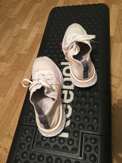 Baskets Nike pointure 41.5 15 Vend�me (41)