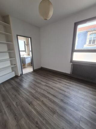  Appartement à louer 4 pièces 97 m²