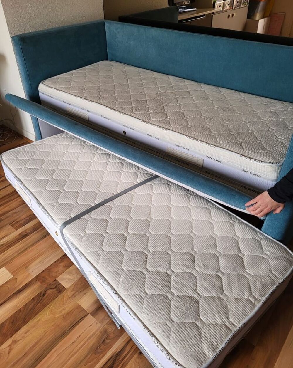 Beau lit canap&eacute; une personne + un lit d'appoint Meubles