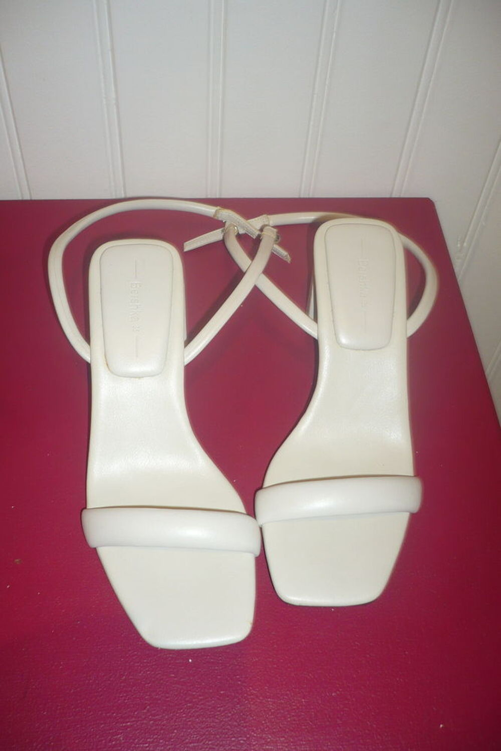 2 PAIRES CHAUSSURES BERSHKA Chaussures