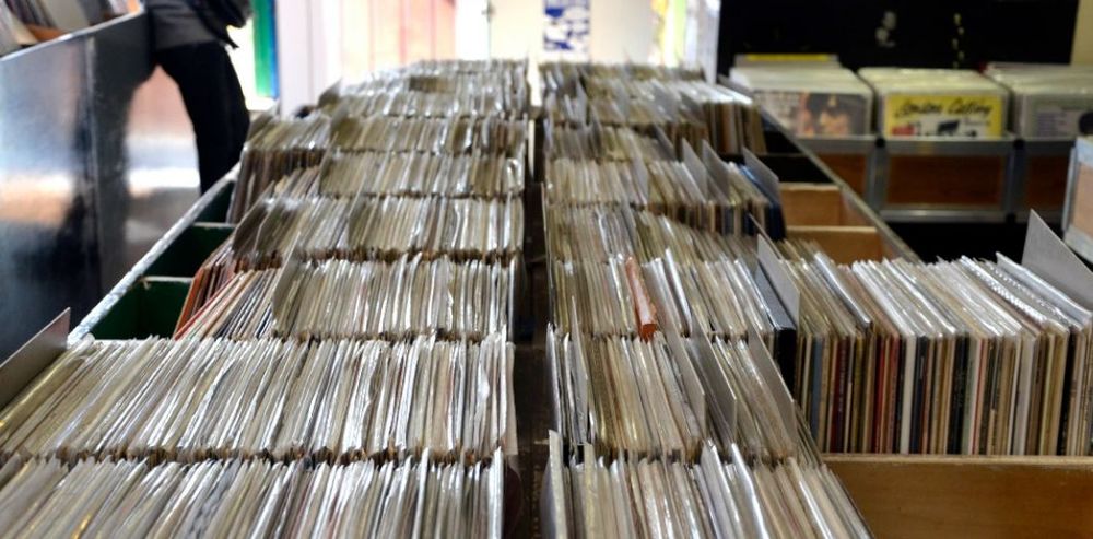 s de + 50 vinyles CD et vinyles