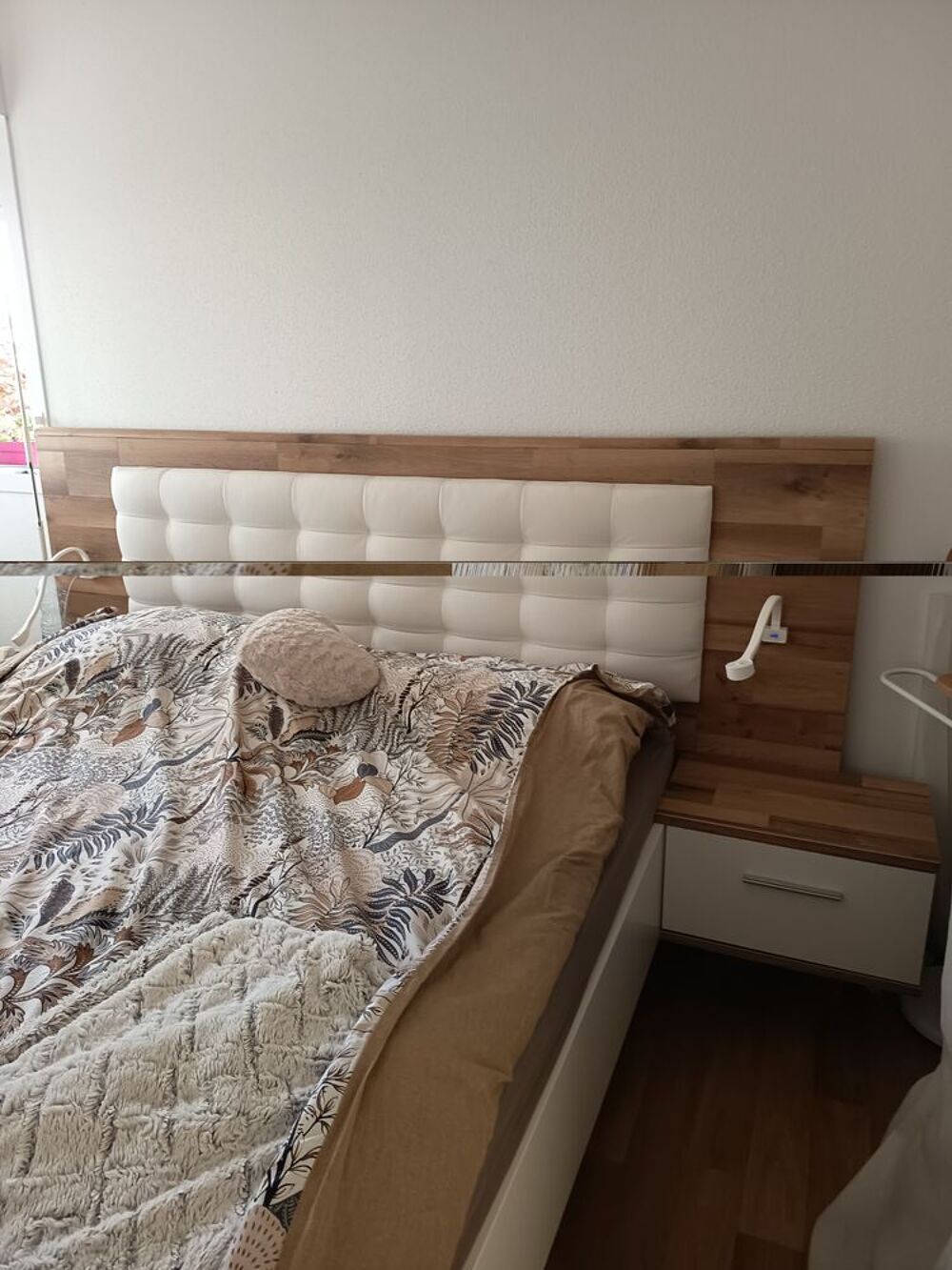 Cadre de lit Queen size Ricciane 160x200 avec sommier Meubles