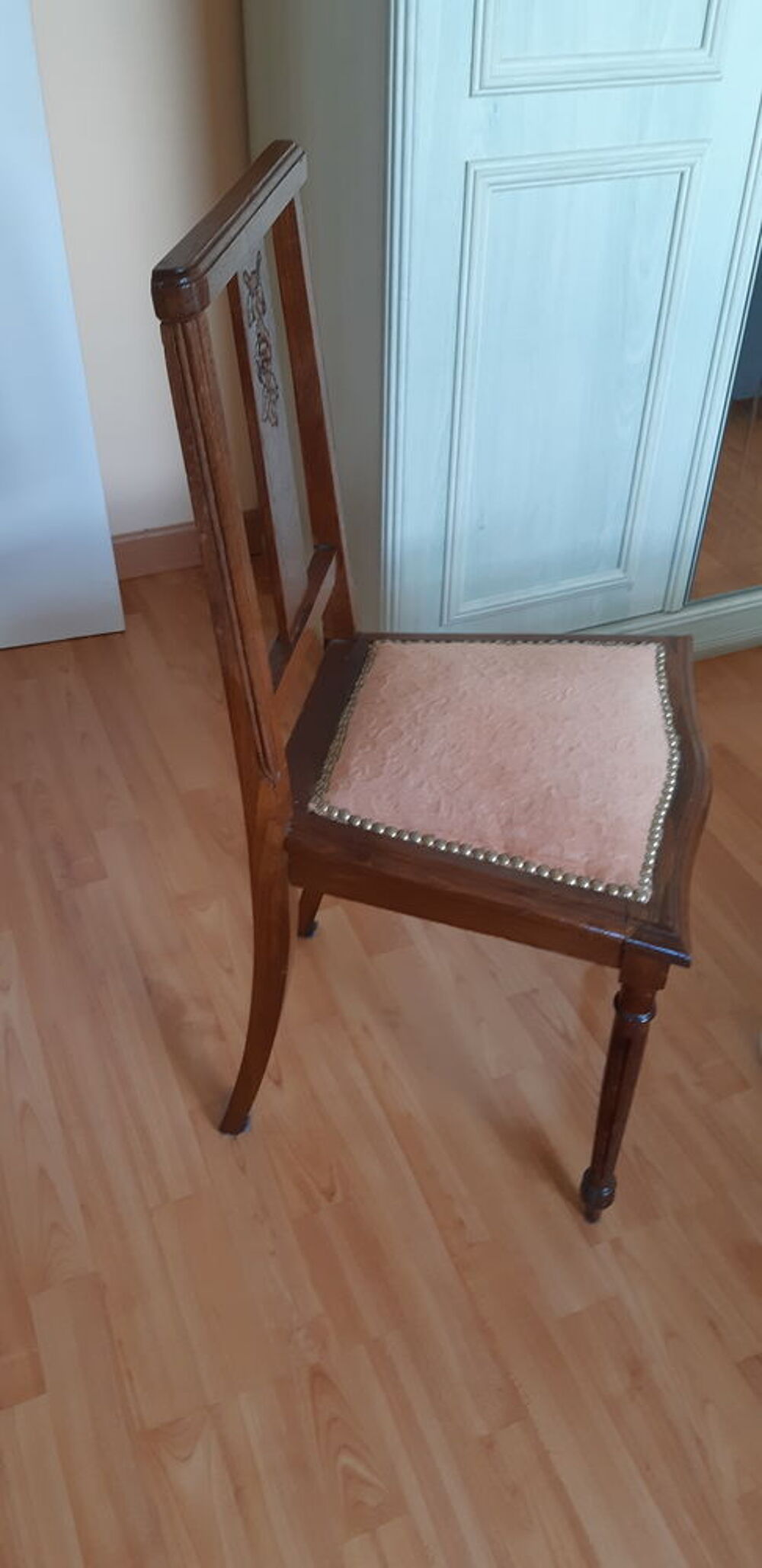 CHAISE STYLE LOUIS XVI Meubles