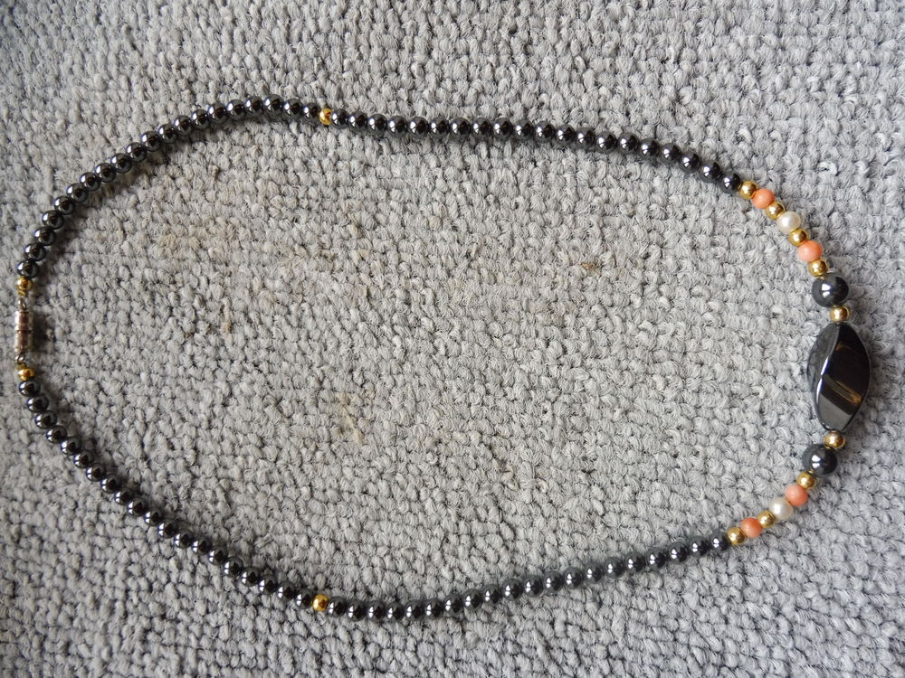 collier h&eacute;matite Bijoux et montres