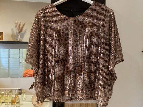 Top brillant Lola Jones 30 Vincennes (94)