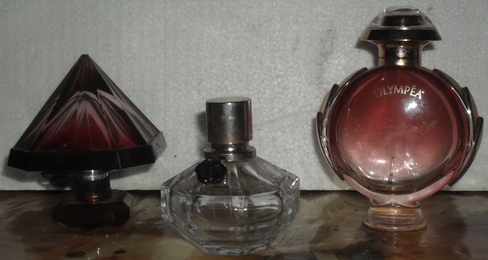 Lot de 3 Flacons vides de parfum. 