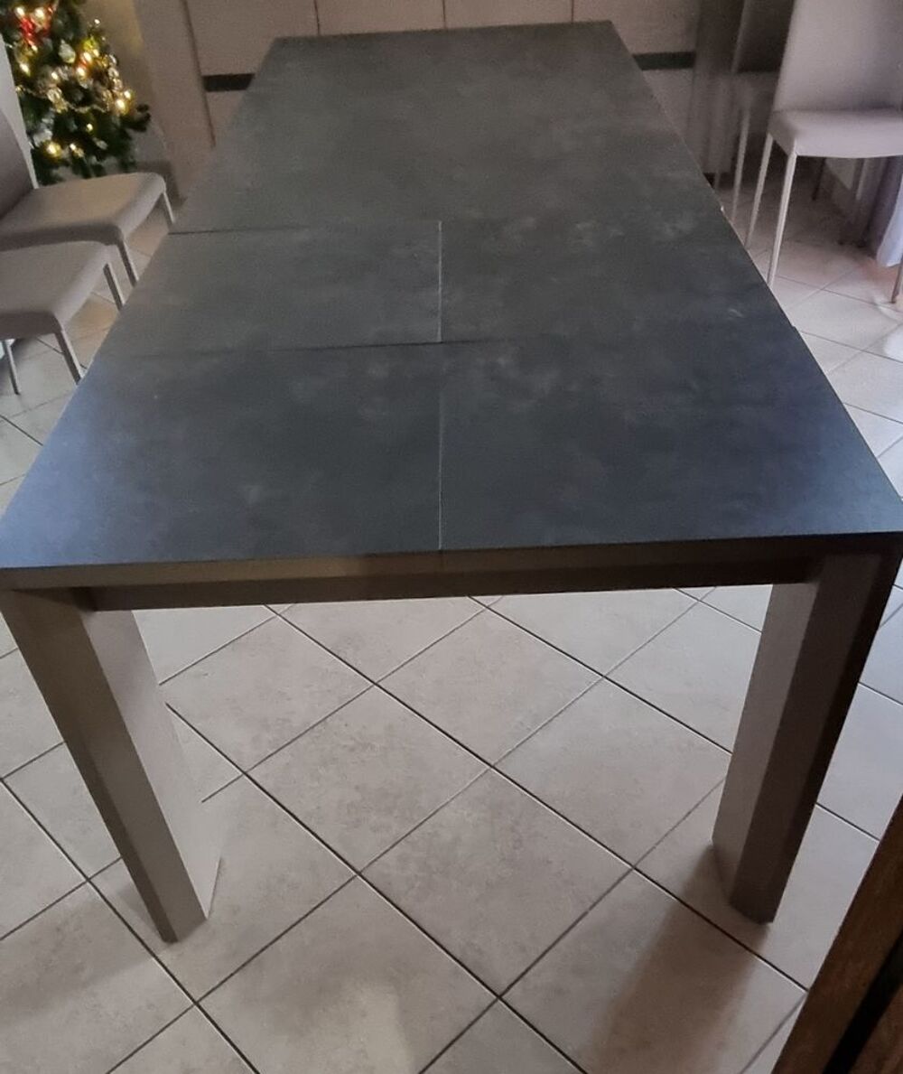 Table salle &agrave; mange en c&eacute;ramique, achet&eacute; Mobillier de France Meubles