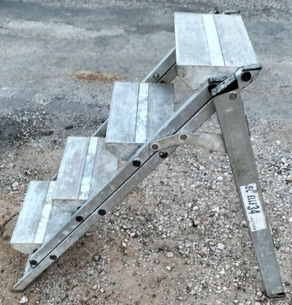 escalier podium 4 marches pliant aluminium Bricolage