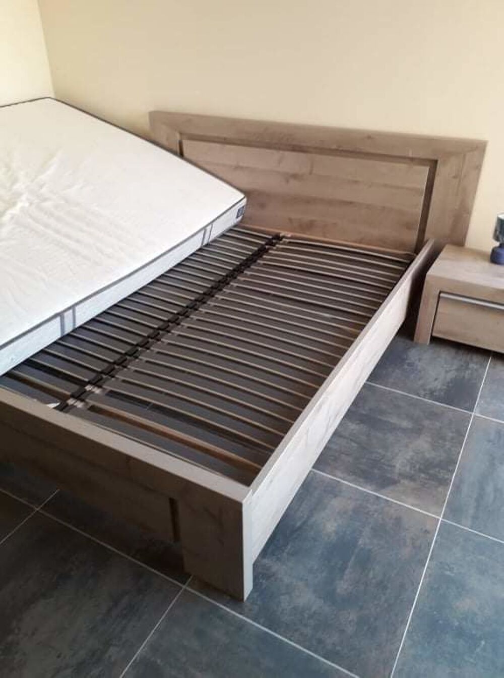 Chambre &agrave; couch&eacute;e compl&egrave;te Meubles
