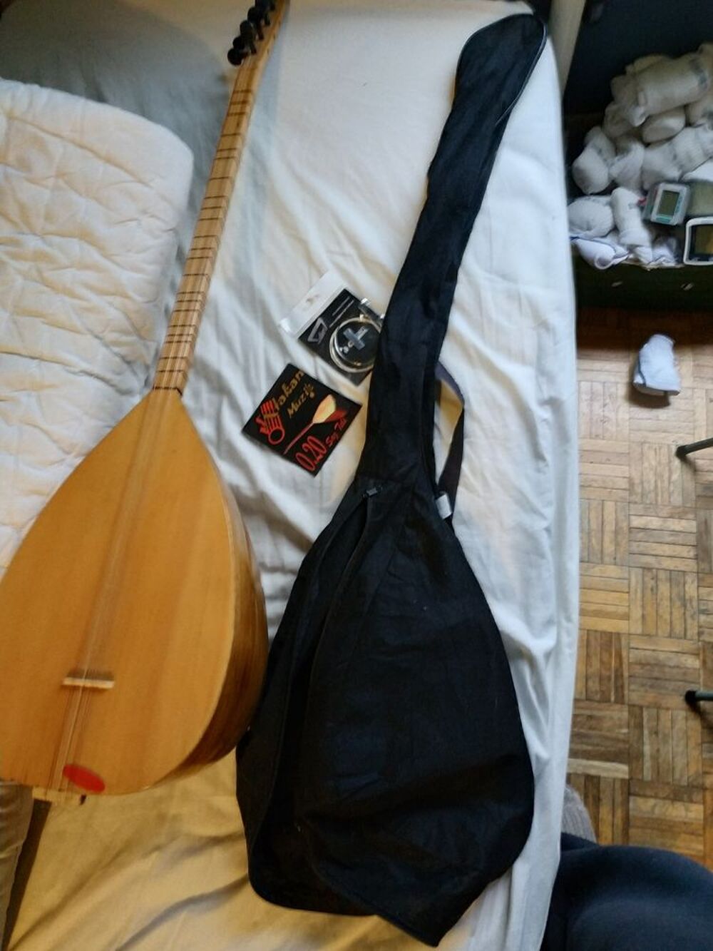 Guitare saz Instruments de musique