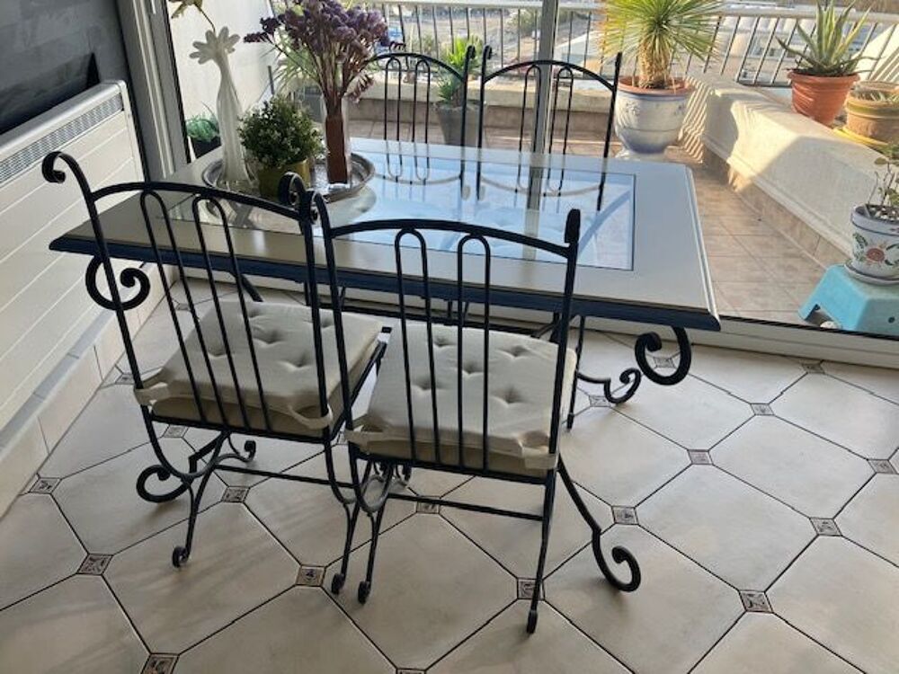 Table de salon avec 4 chaises Meubles