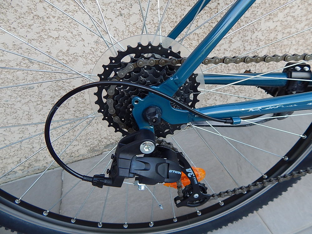 Tr&egrave;s beau v&eacute;lo Dacthlon Riverside 120 bleu en TBE, taille S Vélos
