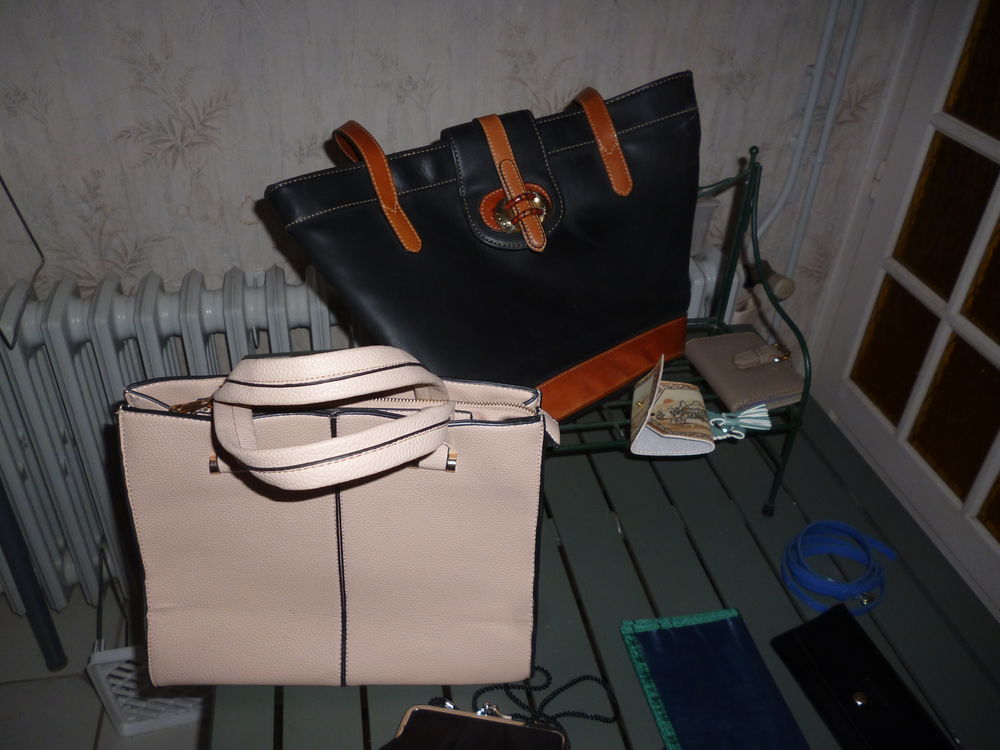 ASSORTIMENT MAROQUINERIE DIVERSES Maroquinerie