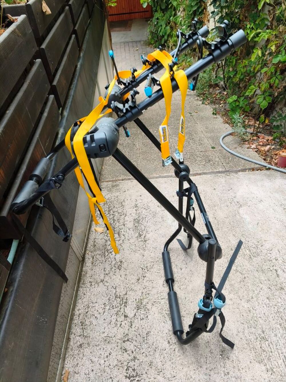 Porte v&eacute;los &agrave; sangles pour 3 v&eacute;los tr&egrave;s bon &eacute;tat Vélos