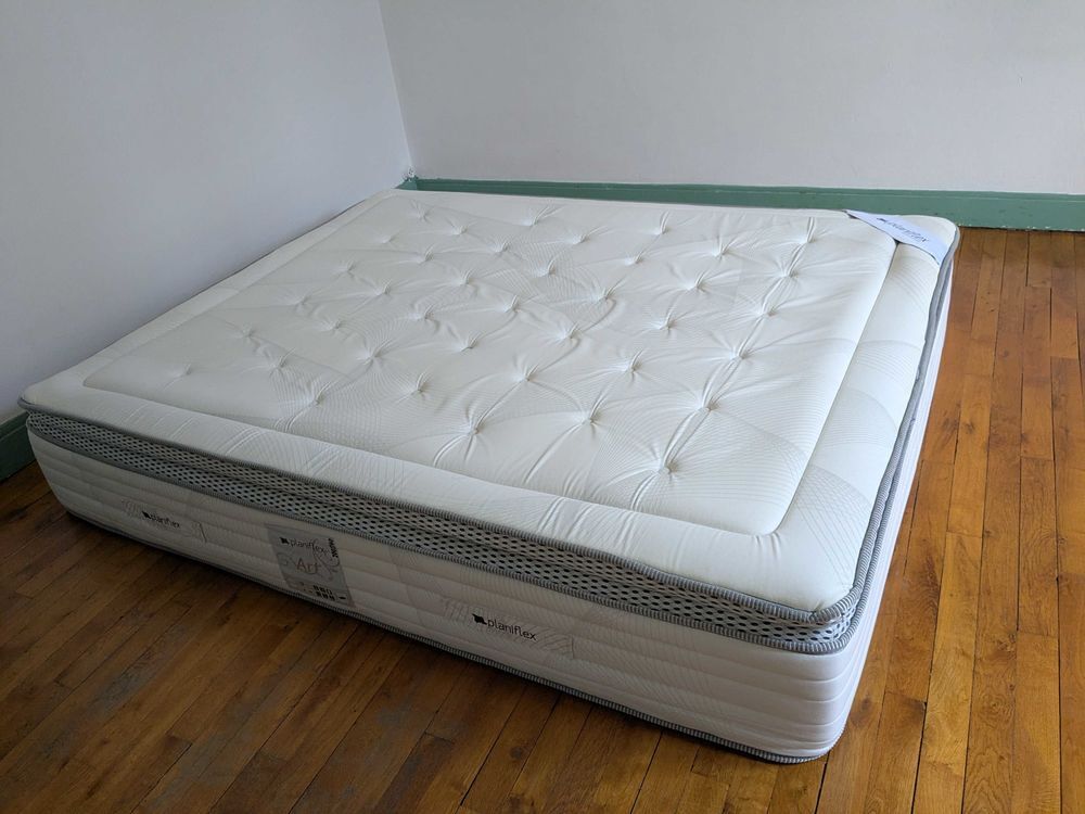 Matelas planiflex 160x 200 cm avec sur-matelas Meubles