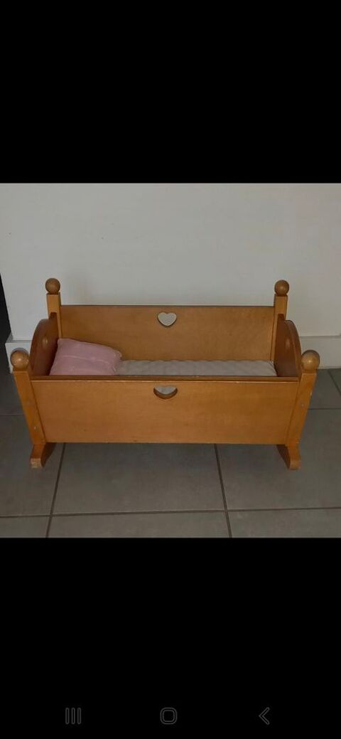 Lit poupe bois  bascule 10 Saint-Priest (69)