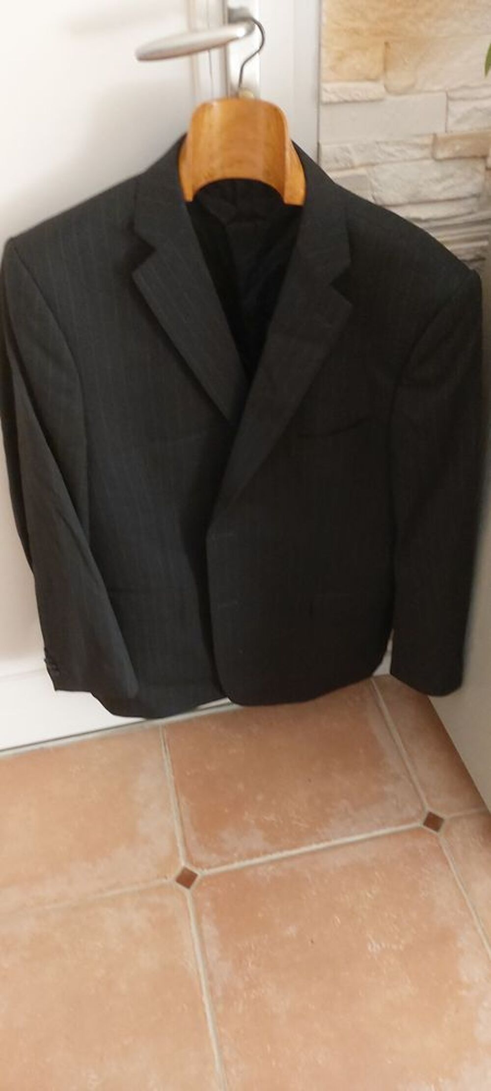 veste de costume hiver couleur noire avec fines rayures Vtements