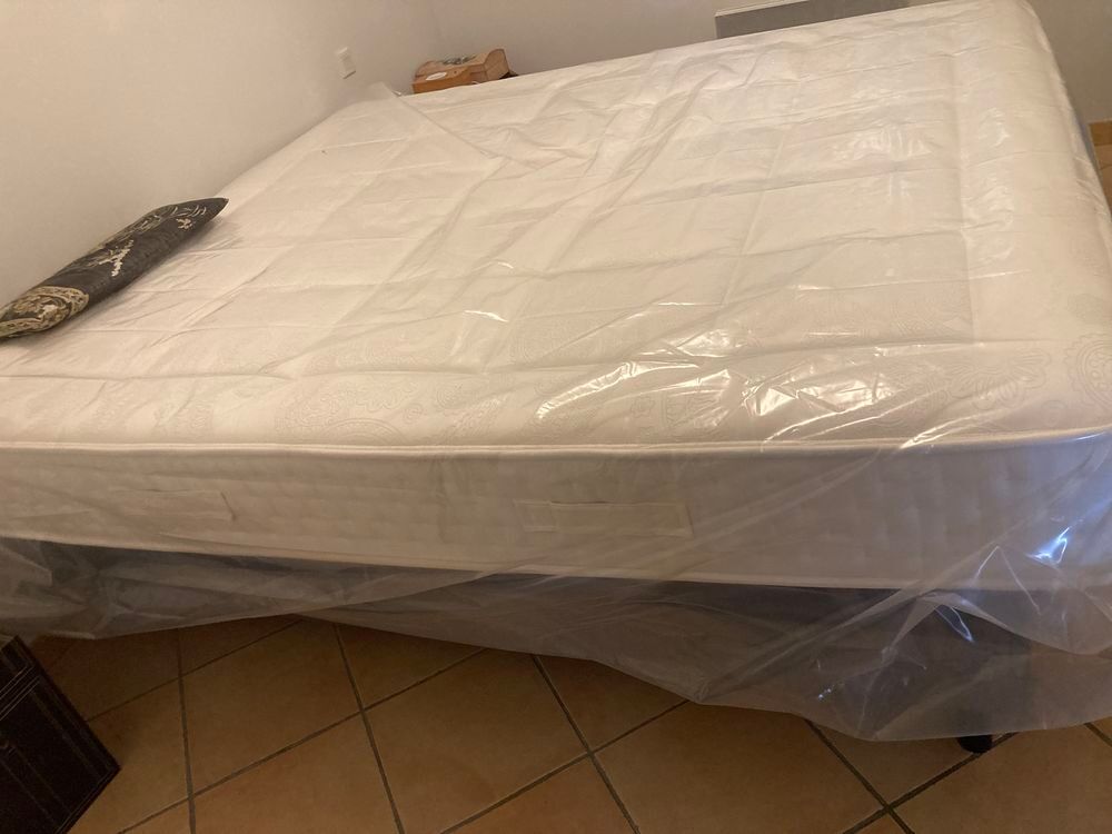 matelas blanc extra ferme 180/200 parfait &eacute;tat .475 euros. Meubles