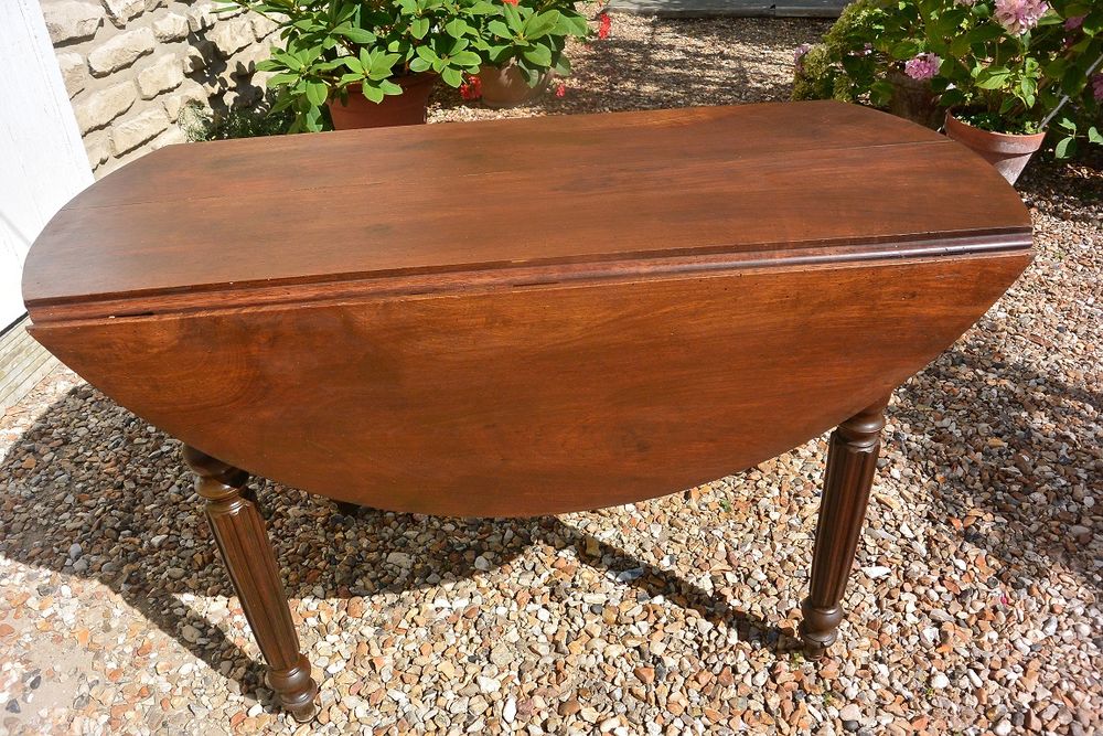 Table ronde en noyer &agrave; abattants Epoque Louis-Philippe XIX Meubles
