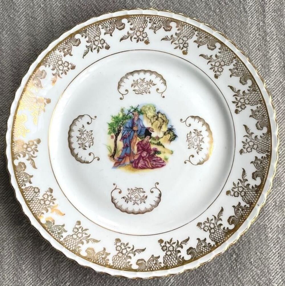 20 Assiettes jamais utilis&eacute;es en porcelaine de Limoges Décoration