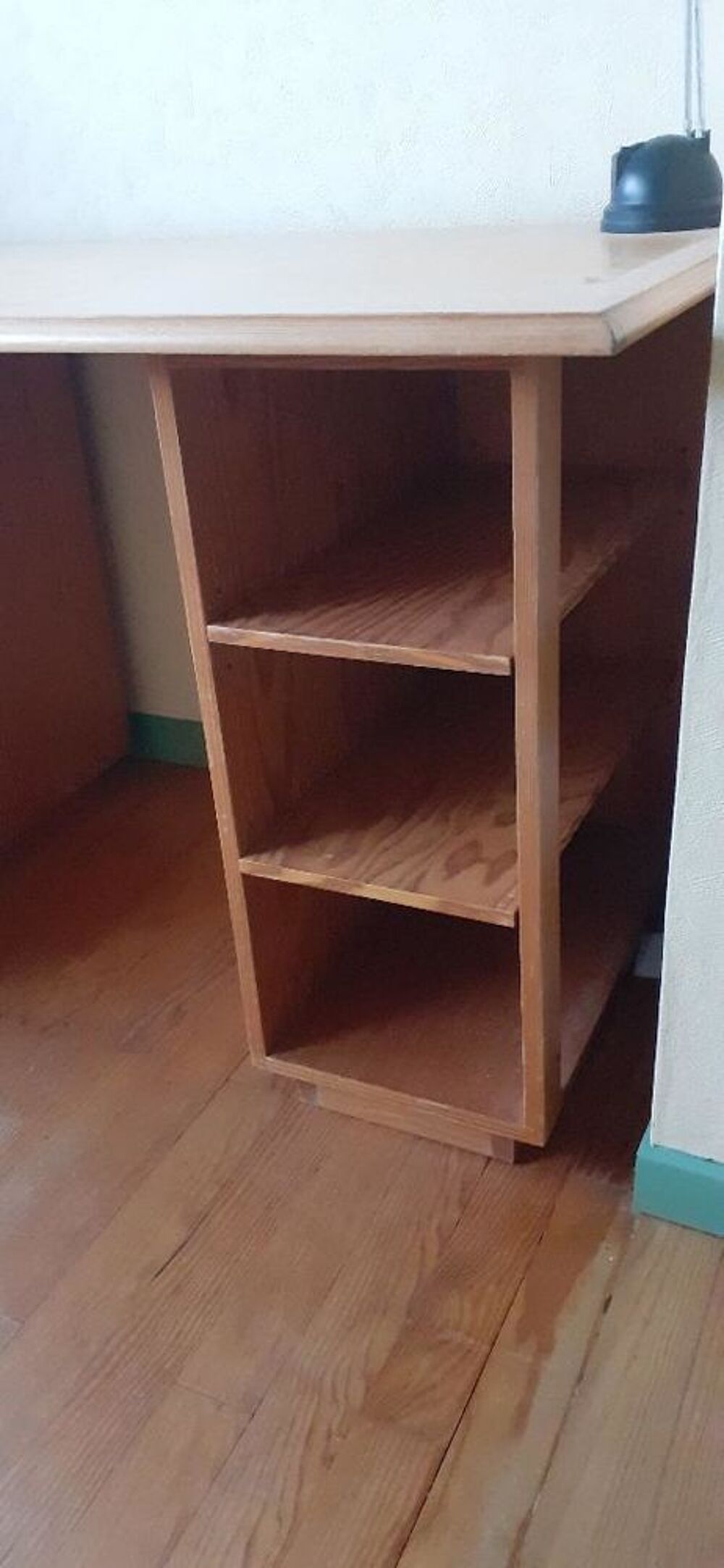 bureau bois &agrave; 3 tiroirs + niche et 3 &eacute;tageres laterales Meubles