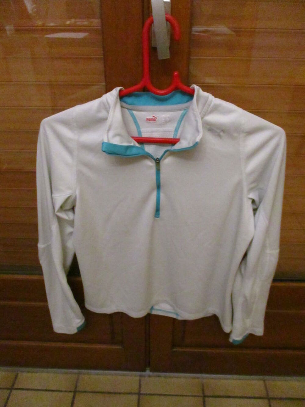 lot de 3 v&ecirc;tements de sport en bon &eacute;tat = 36/38
Vêtements