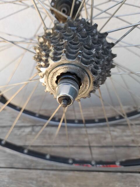 roue de vélo de course 50 La Farlède (83)