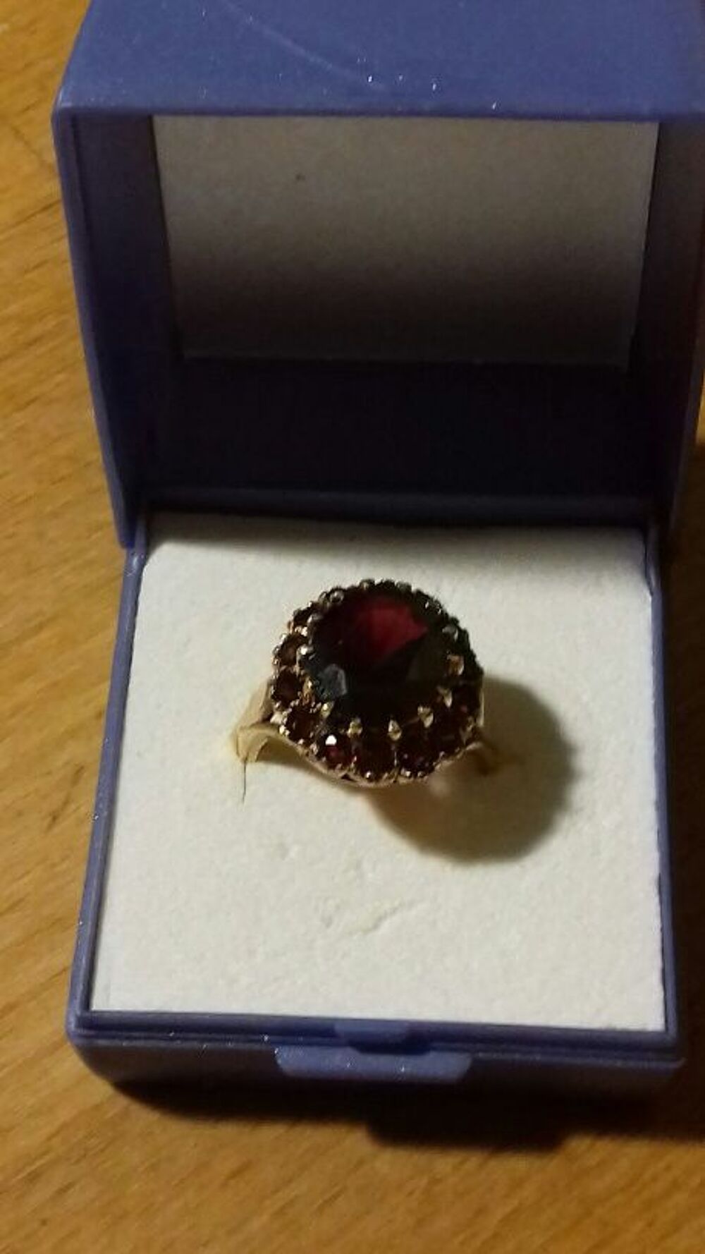 Bague en or et grenats Bijoux et montres