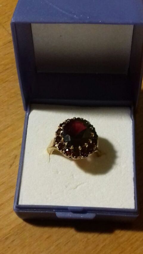 Bague en or et grenats 300 Bagnres-de-Bigorre (65)