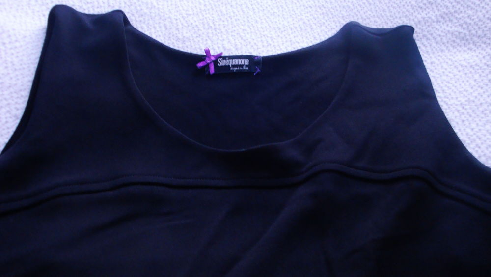 Robe noire en cr&ecirc;pe Marque SINEQUANONE Vêtements