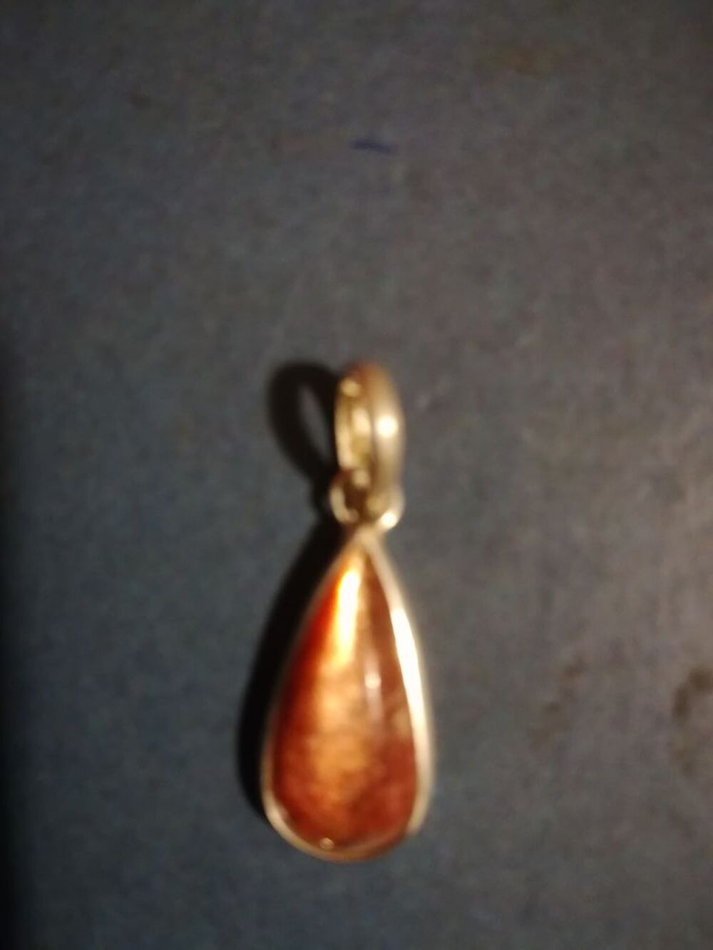 Pendentif pierre du Soleil Bijoux et montres