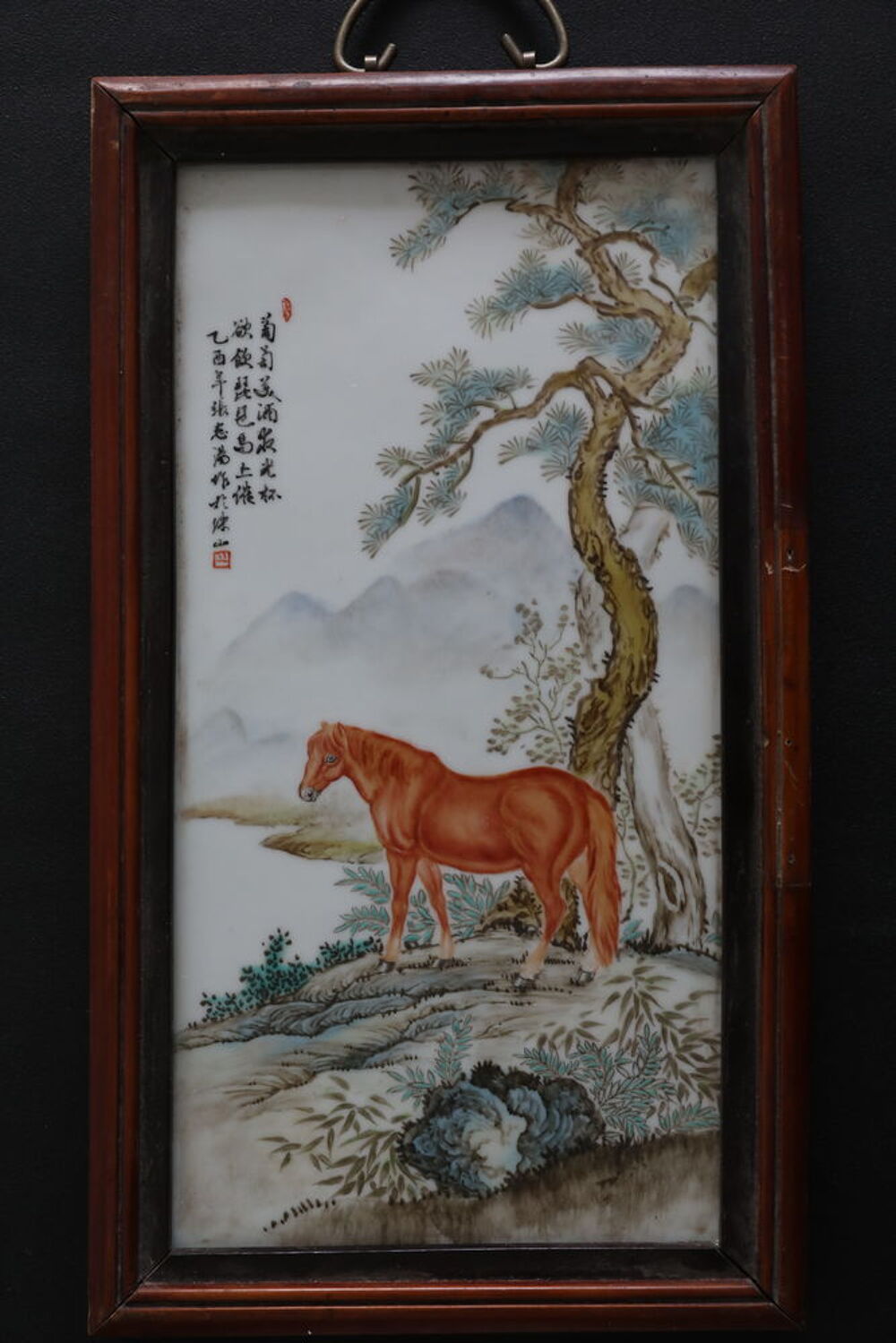 PLAQUE CHINOISE AVEC CHEVAL MARRON PEINT A LA MAIN 