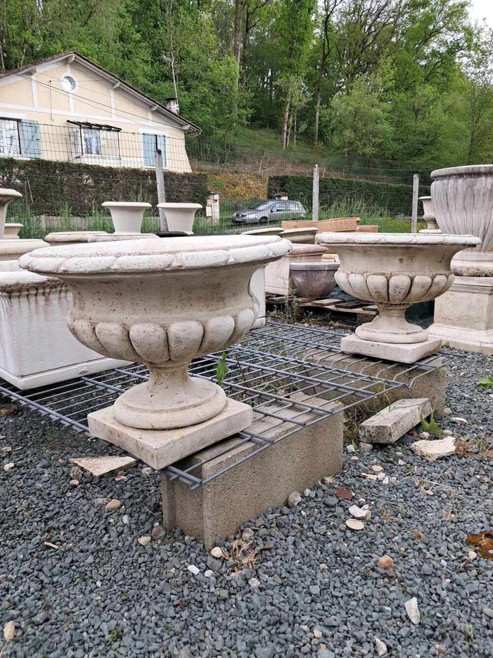 Coupe sur pied en pierre reconstitu&eacute;e Décoration