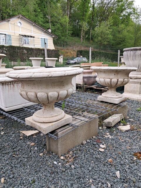 Coupe sur pied en pierre reconstitue 119 Chteau-l'vque (24)