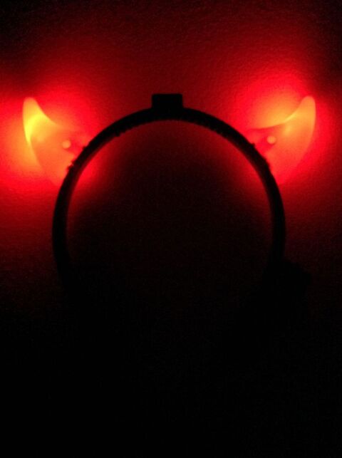 D�GUISEMENT LOT SERRE T�TE DIABLE AVEC PILE Envoi Possible
1 Tr�gunc (29)