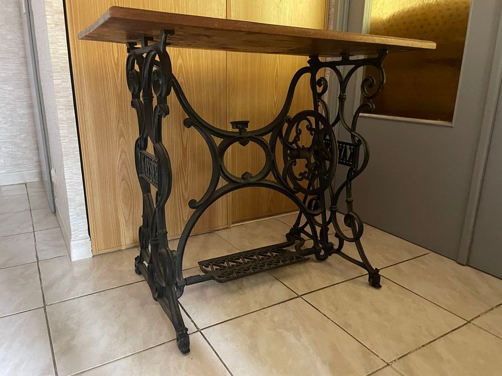 Table ancienne pour machine &agrave; coudre Meubles