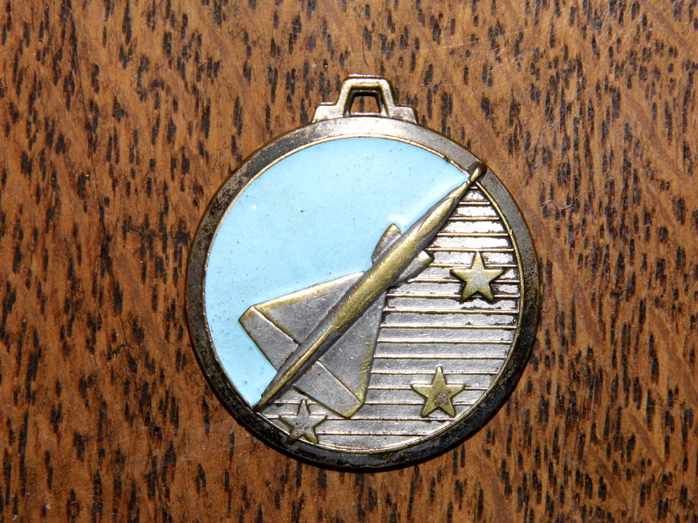 Ancienne M&eacute;daille Porte cle BASE AERIENNE COLMAR AIR Aviation avion militaire m&eacute;daille 